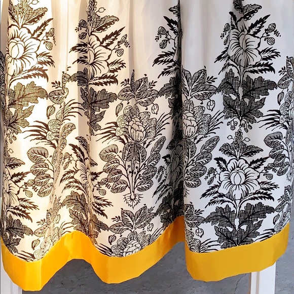 SOLD Jessica Howard white and black dress with gold hem - Picture 6 of 7